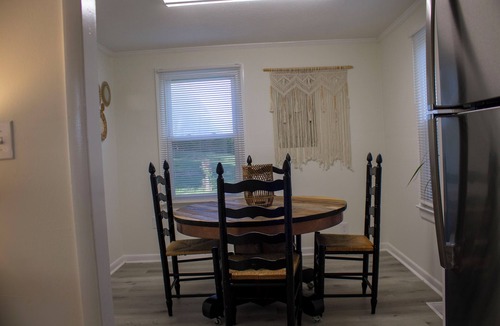 Drake House | Quaint 2-bedroom home on an one acre lot in lovely Alvaton with AC and WiFi.