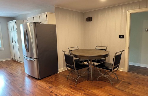 Bowling Green Apartment | Quaint 2-bedroom Dog Friendly apartment with AC in Bowling Green
