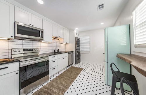 Capital View House | Quaint bungalow minutes from shopping, dining and downtown!