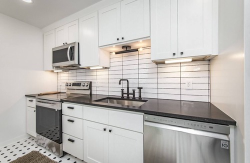 Capital View House | Quaint bungalow minutes from shopping, dining and downtown!