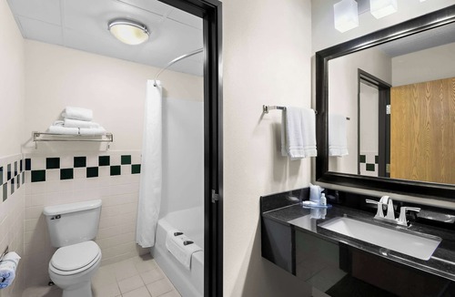 Ladysmith Hotel | Quality Inn Ladysmith