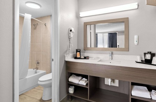 Pennington Bend Hotel | Quality Inn Nashville - Opryland Area
