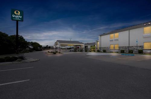 Shawnee Hotel | Quality Inn Shawnee North I-40
