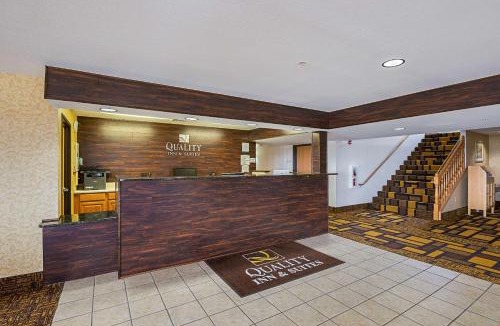 Belmont Hotel | Quality Inn & Suites Belmont - Platteville