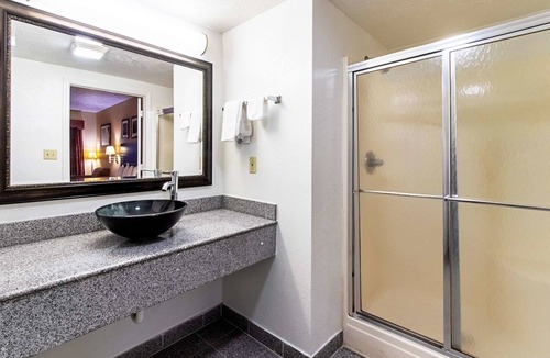 Dickson Hotel | Quality Inn & Suites Dickson