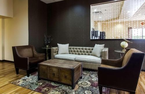 Moline Hotel | Quality Inn & Suites Moline Airport