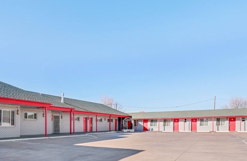 Liberal Apartment | Queen Bed| Smoking|Liberal KS