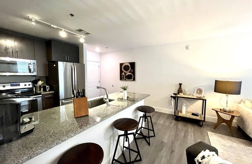 University Condo | Quick walk to Campus/The Square & 3 Parking Spots!