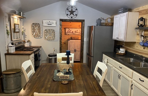 Ten Mile Cabin | Quiet comfortable mountain retreat, with Fast 500 mbps wifi