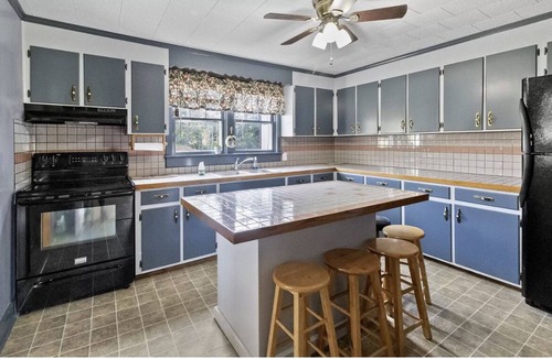 Dickson Cottage | Quiet Country cottage in Dickson, Tennessee. Only 40 miles from West Nashville.