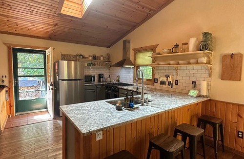 Oxford House | Quiet Lakefront Cabin Getaway Near Wisconsin Dells