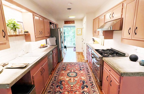 Oxford House | Quiet Lakefront Hideaway Just 2 Miles from Oxford’s Historic Square