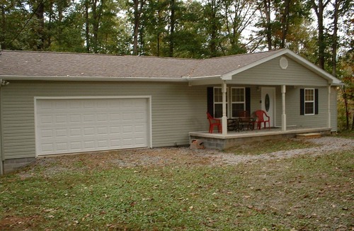 Loudon Cottage | Quiet secluded cottage nestled in a grove of oak trees.