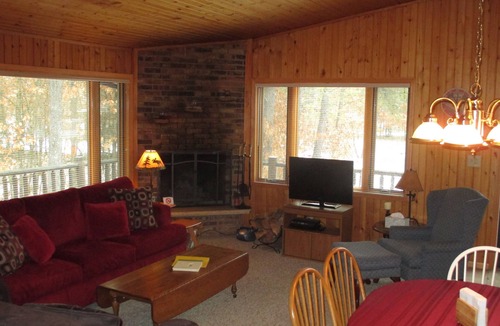 New Lisbon Cabin | Quiet, secluded Year Round Cottage near Castle Rock Lake