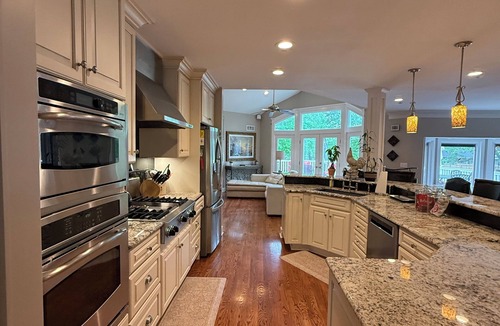 Gladstone House | Ranch style 4-bedroom home on a short acre in Kansas City North (12 miles from Arrowhead Stadium) with an open floor plan and approx. 4000 sq. ft. of living area. A gourmet kitchen, and a large private deck w/BBQ. Ideal Major international sporting event getaway!