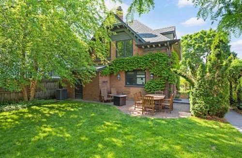Elliot Park House | Rare Downtown Carriage House - Walk to US Bank & Convention Center