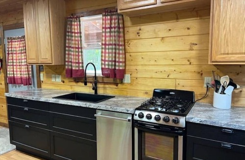 Holcombe Cabin | Ravenwood - Adorable Cabin!