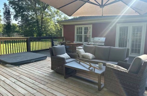 Ashland City House | Redbird Waterfront Cottage with Dock and Hot Tub