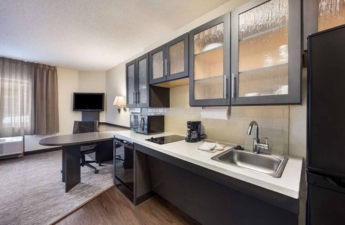Nassau Bay Hotel | Relax and Unwind! Pet-Friendly Property, Kitchen, Onsite Parking!