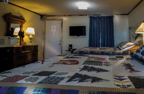 Rice Lake Cabin | Relax by the lake in Room 10 - The Antique Room - Curriers Lakeview
