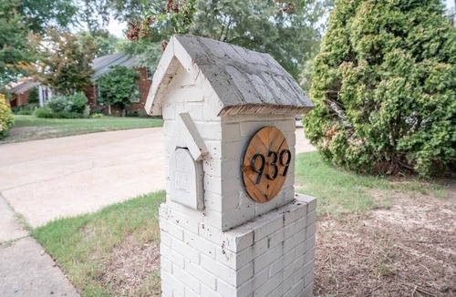 Memphis House | Relax in this peaceful and spacious house, exclusively for you and your group!
