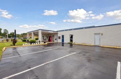 Greeneville Hotel | Relax inn by OYO Greeneville Near Hwy US-321