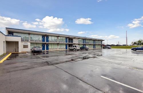Greeneville Hotel | Relax inn by OYO Greeneville Near Hwy US-321
