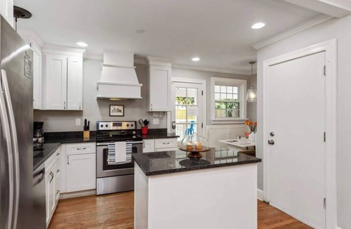 Bluefields House | Relax with the whole family at this peaceful cottage 6 miles to downtown , Opryland and other great attractions in Nashville. This home sleeps 10 comfortably it has 4 bedrooms 3 full bathrooms. Outdoor patio with a bar, hot tub, fire pit and yard