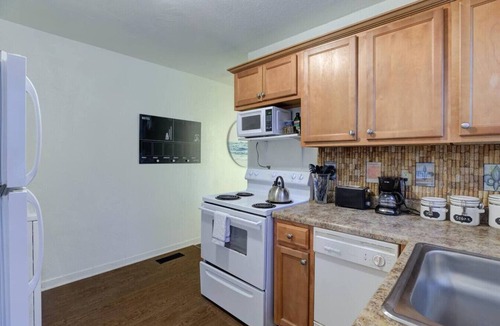 Midtown Apartment | Relaxed Midtown Vibe Near Art, Food, & Live Music