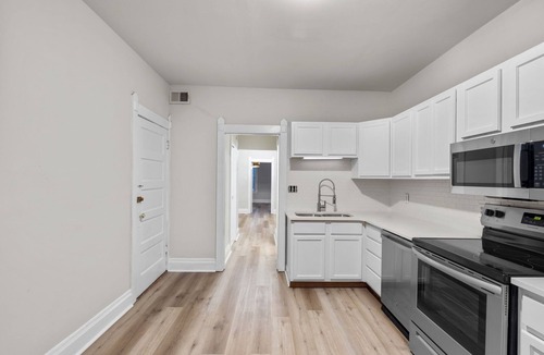 Tower Grove East Apartment | Remodeled cozy apartment centrally located near hospitals and universities!