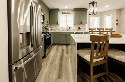 Eddyville House | Remodeled Lakefront Retreat with Hot Tub