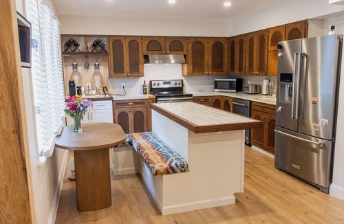 Hutchinson House | Renovated 2BR Home · Mins to State Fairgrounds & Downtown