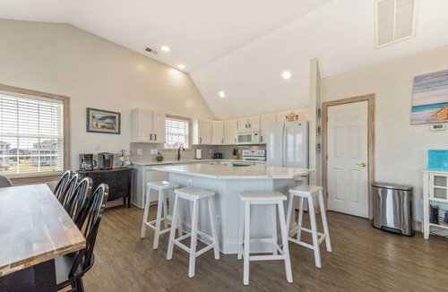 Rodanthe House | Renovated - Seaside 5BR Caribbean Escape near the Rodanthe Pier