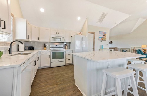Rodanthe House | Renovated - Seaside 5BR Caribbean Escape near the Rodanthe Pier
