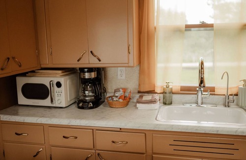 Iola Cottage | Renovated Vintage 1970s Lake Cottage in Iola—30 Min to Chain O'Lakes