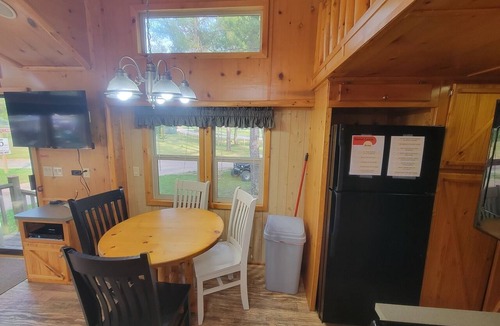 Wisconsin Dells Cabin | Rental Cabin #201 w/Queen Bed