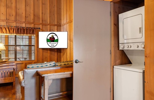 Branson Cabin | Resort Cabin Minutes from Branson Excitement