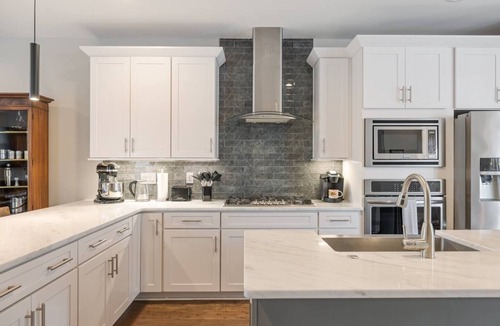 North Nashville House | Restful City Retreat I Minutes to Downtown, Universities, Hospitals I Sleeps 8 I