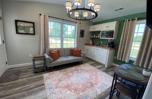 Perryville House | Retreat Air - King Bed, Swim Spa & No cleaning fee