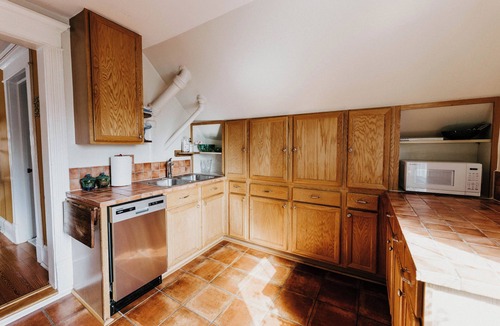 West Seventh House | Retro Jewel Box Victorian Steps From Xcel Center and Harriet Island!