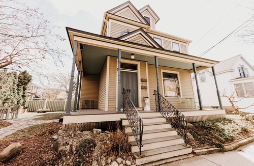 West Seventh House | Retro Jewel Box Victorian Steps From Xcel Center and Harriet Island!