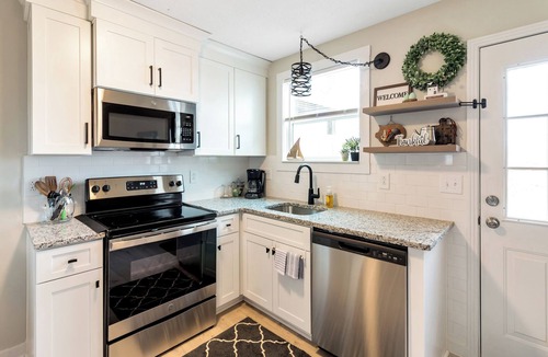 Clarksville House | Riverfront 2-bedroom townhome with WiFi and Washer & Dryer in Clarksville
