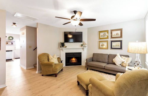 Clarksville House | Riverfront 2-bedroom townhome with WiFi and Washer & Dryer in Clarksville