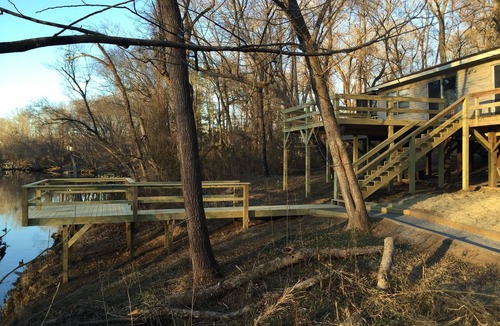 Wilburn Cabin | Riverfront Cabin on Exclusive Jon's Pocket!