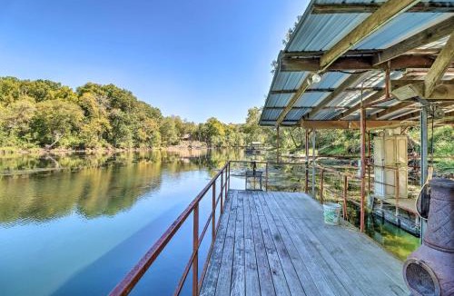 Wilburn House | Riverfront Retreat with Fire Pit Fish and Hike!