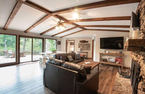 Wilburn House | Riverfront Retreat with Fire Pit Fish and Hike!