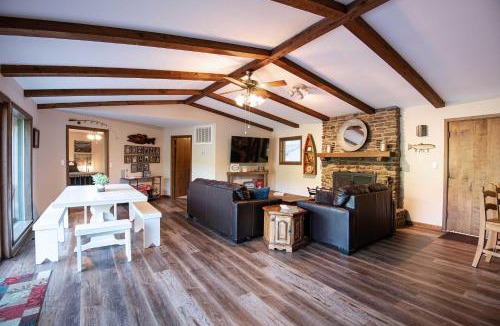Wilburn House | Riverfront Retreat with Fire Pit Fish and Hike!