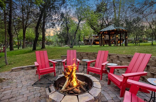 Whispering Pines Cabin | Riverside Luxury Retreat - Hot Tub, Fire Pit, Games & Mesmerizing Views