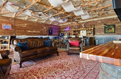 Sylvan Shores Resort | Roadrunner Inn and Log Cabins