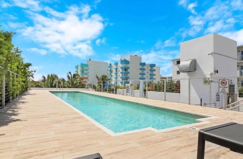 South Pointe Apartment | Roami at 250 Collins | Pool | Next to Beach